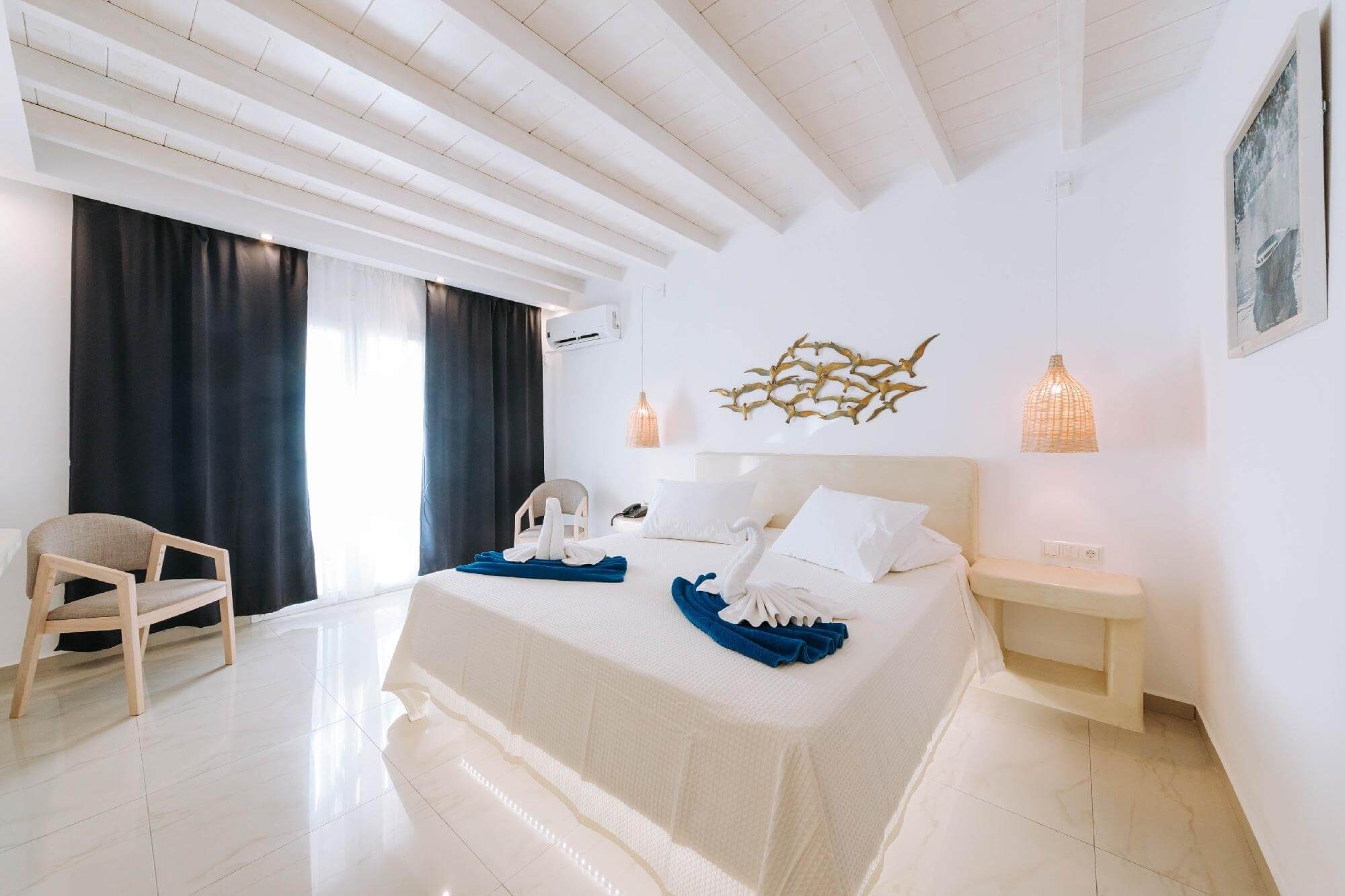 J-suite-Rooms-with_Pool-_Sea-Side_View-1